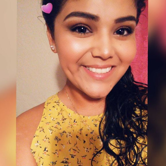 Meet your Posher, Claudia - Picture 1 of 1